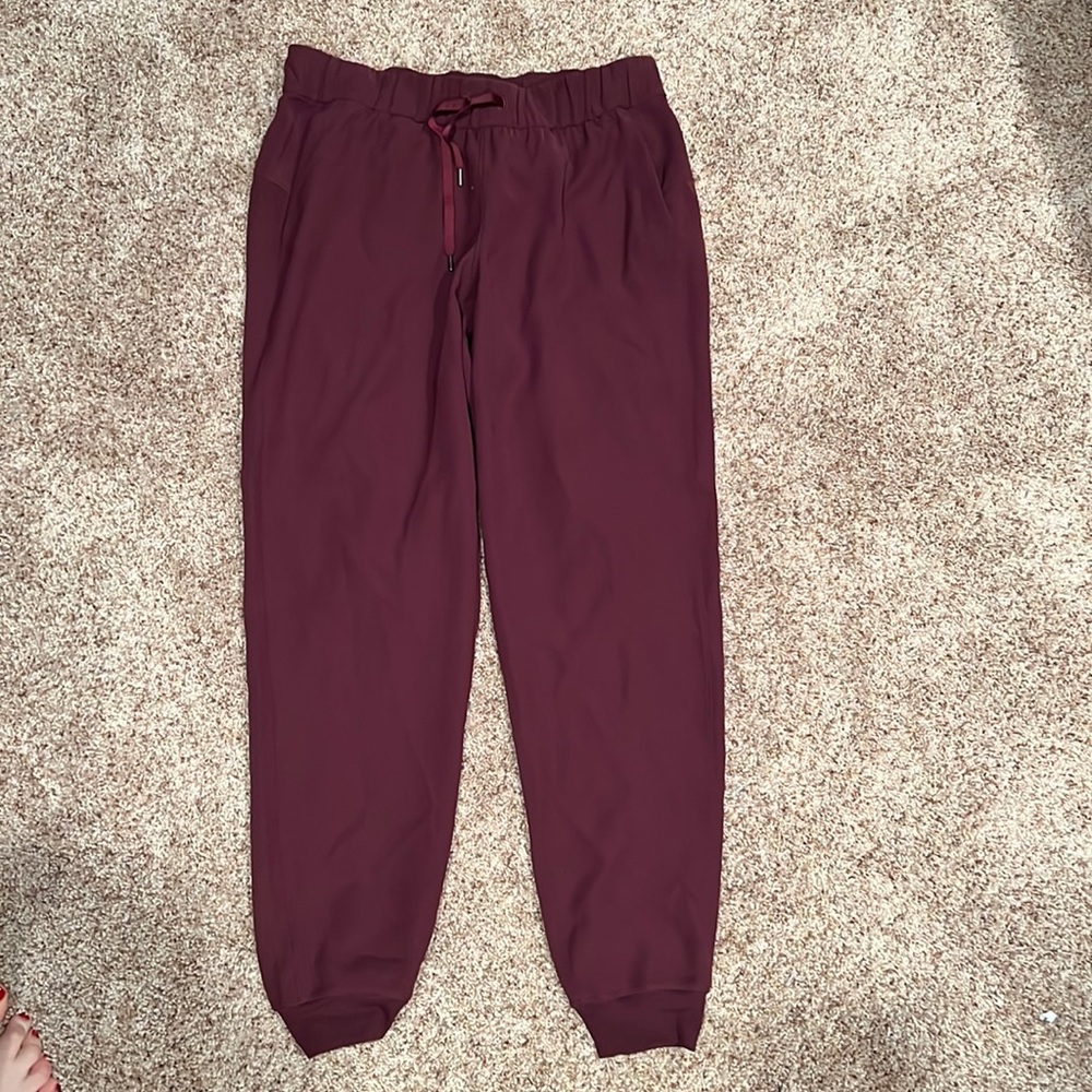 Marron lululemon joggers (not sold anymore)